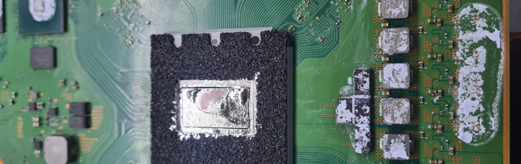 APU PS5 con metal líquido seco y oxidado – Avería sobrecalentamiento PS5 GameSystems Leganés