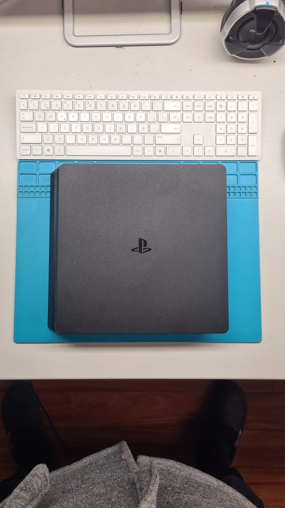 PlayStation 4 (PS4) en banco de trabajo taller GameSystems Leganés – Reparación PS4
