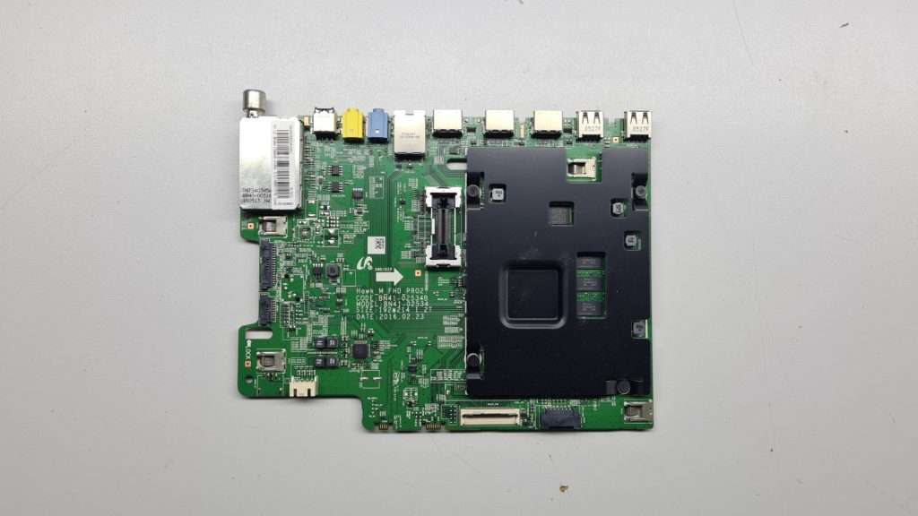 Placa base principal TV en mesa de taller GameSystems Leganés – Reparación placa TV