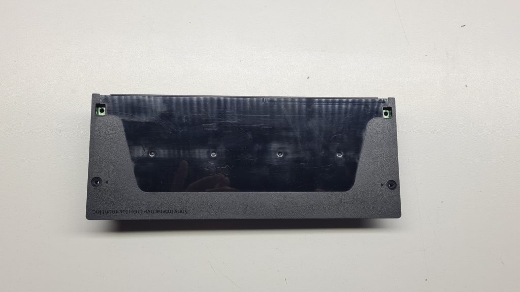 Fuente de alimentación PS4 en mesa de taller GameSystems Leganés – Cambio fuente PS4