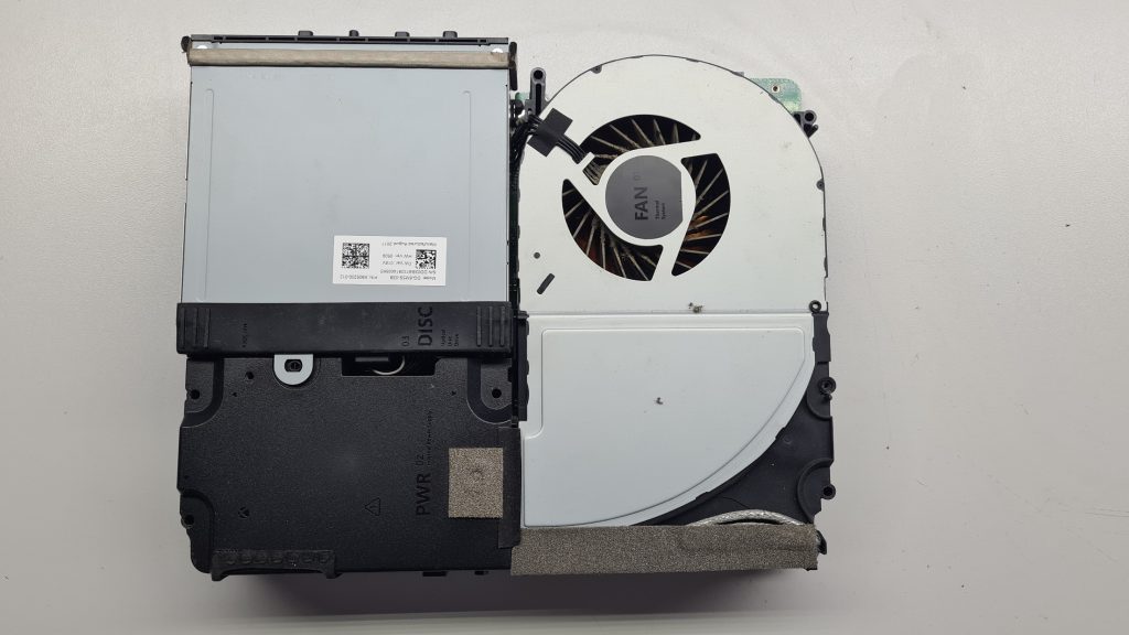 Xbox abierta con fuente de alimentación a la vista – Cambio fuente Xbox GameSystems Leganés