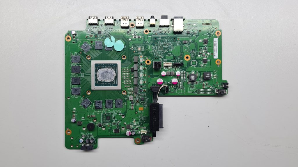 Placa base Xbox con APU y pasta térmica seca – Limpieza interna Xbox GameSystems Leganés