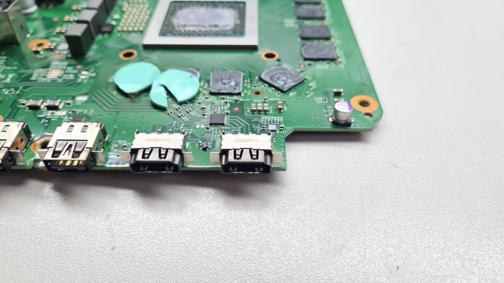 Placa base Xbox con conector HDMI dañado – Cambio HDMI Xbox GameSystems Leganés