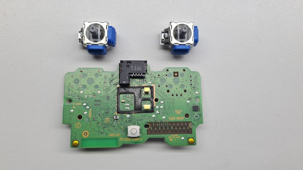 Placa base mando Ps4 con joysticks magnéticos TMR listos para instalar – Eliminación drift permanente mando Xbox GameSystems Leganés