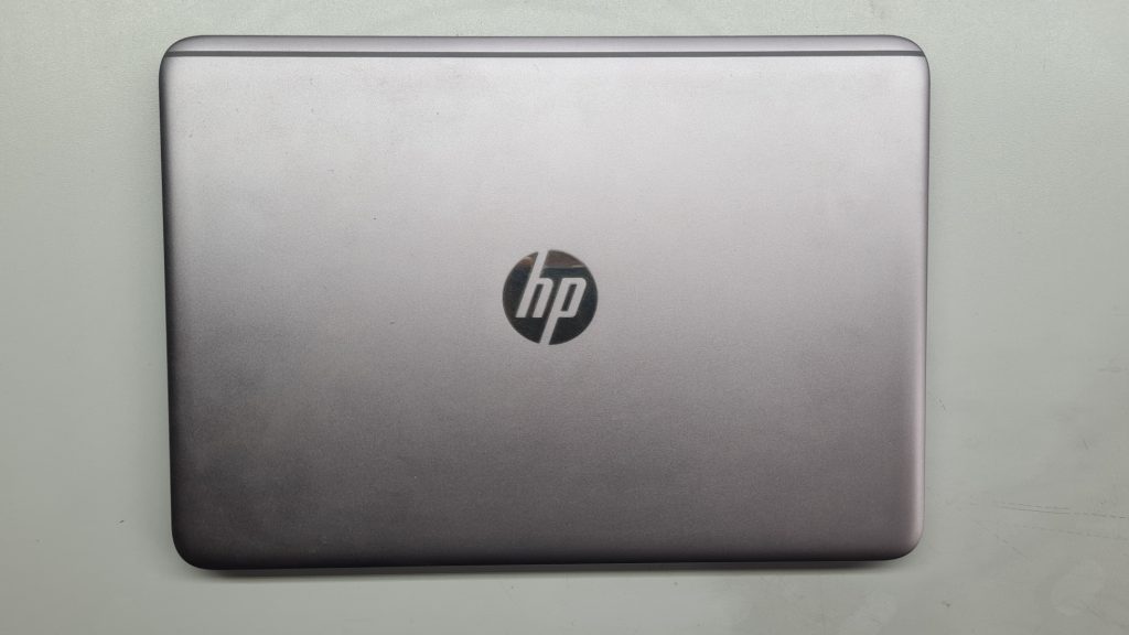 Portátil HP gaming en mesa de taller GameSystems Leganés – Reparación portátil gaming