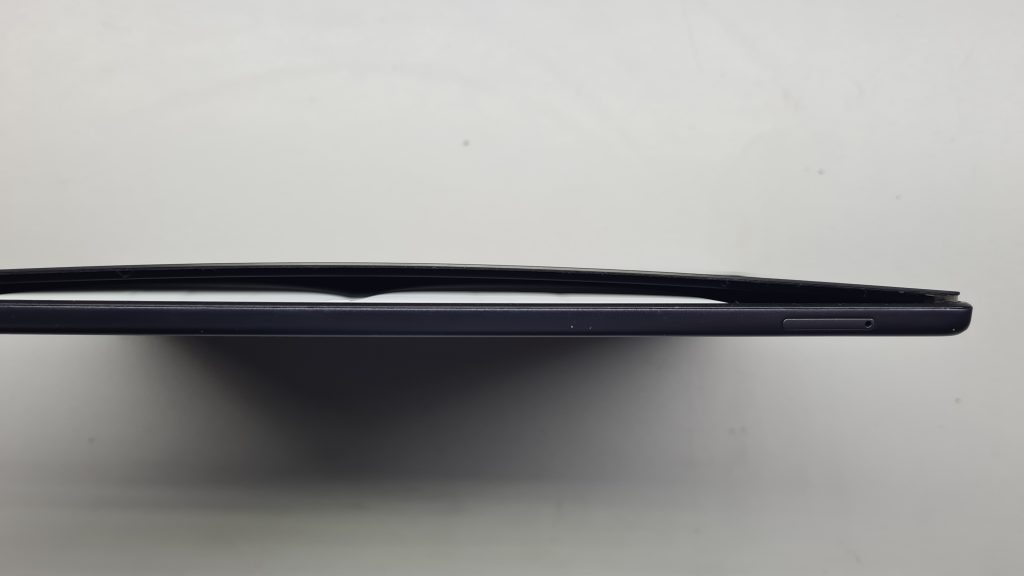 Tablet con batería hinchada forzando pantalla – Cambio batería tablet GameSystems Leganés