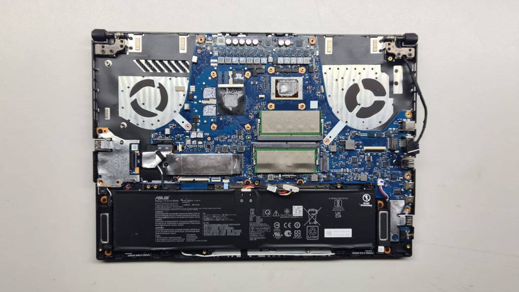 Programador externo reprogramando chip BIOS ASUS TUF Gaming – Leganés