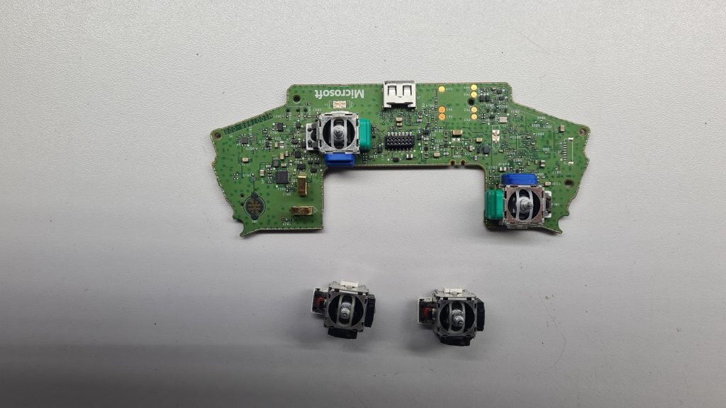 Soldadura joysticks TMR mando Xbox Elite – Reparación drift Leganés